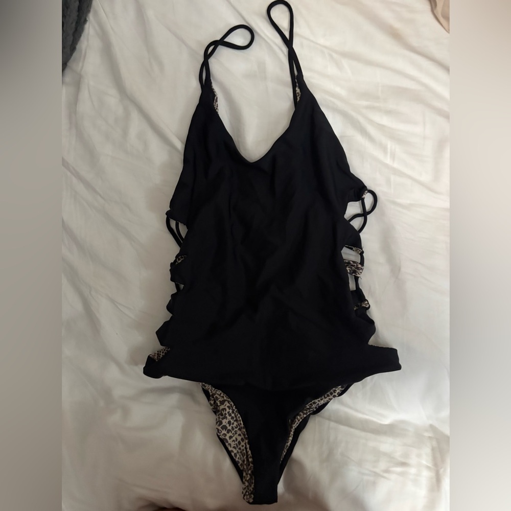 Black acacia one piece